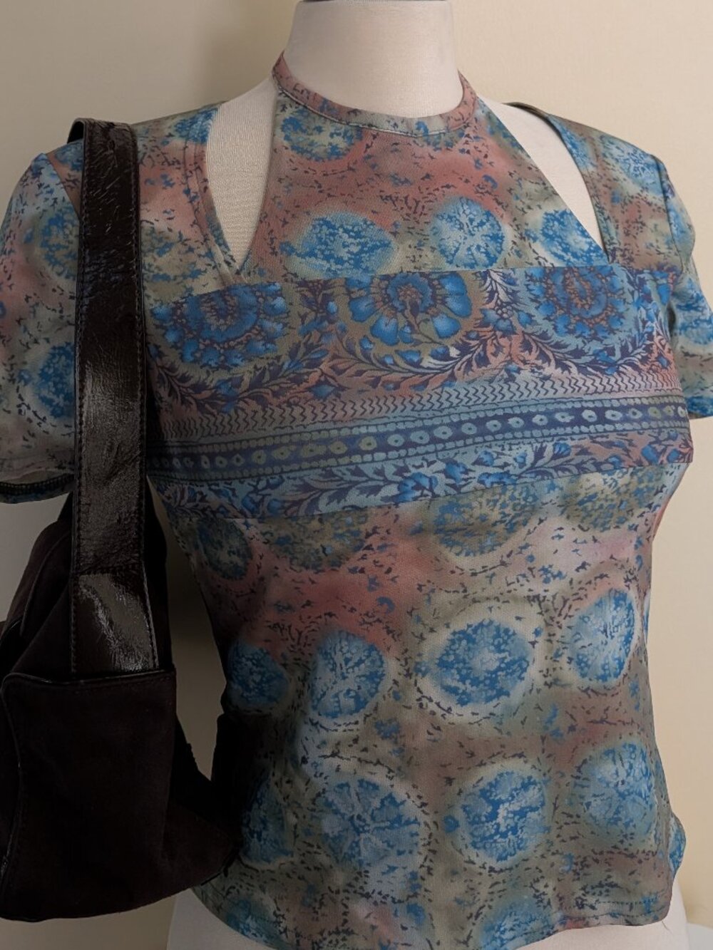 CLARA COLLINS Y2K VINTAGE ABSTRACT PRINT HALTER TSHIRT TOP